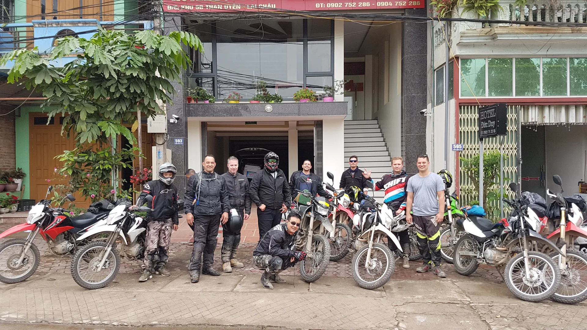 1 Day Hanoi Easy Rider to Duong Lam Ancient Village