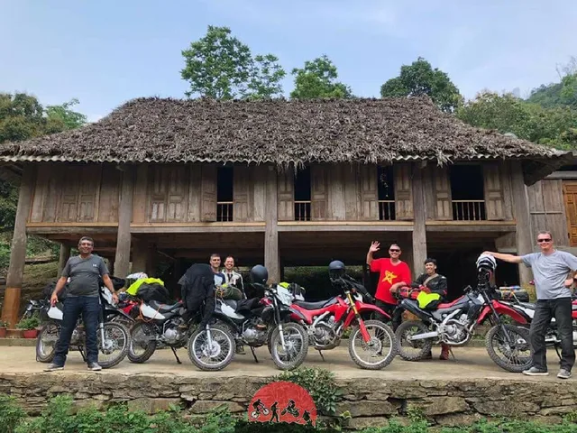1 Day Hanoi Easy Rider to Duong Lam Ancient Village